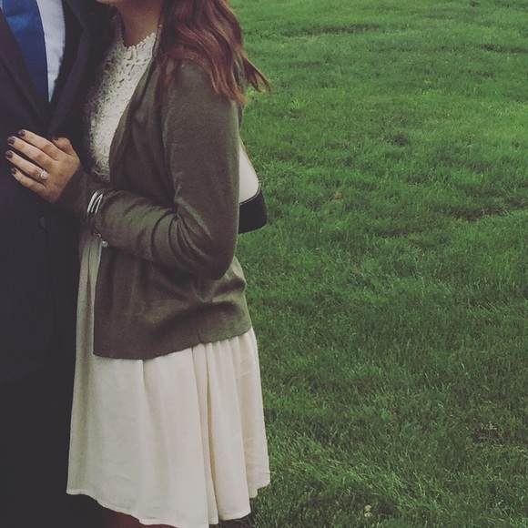 Lace dress - Picture 3 of 3